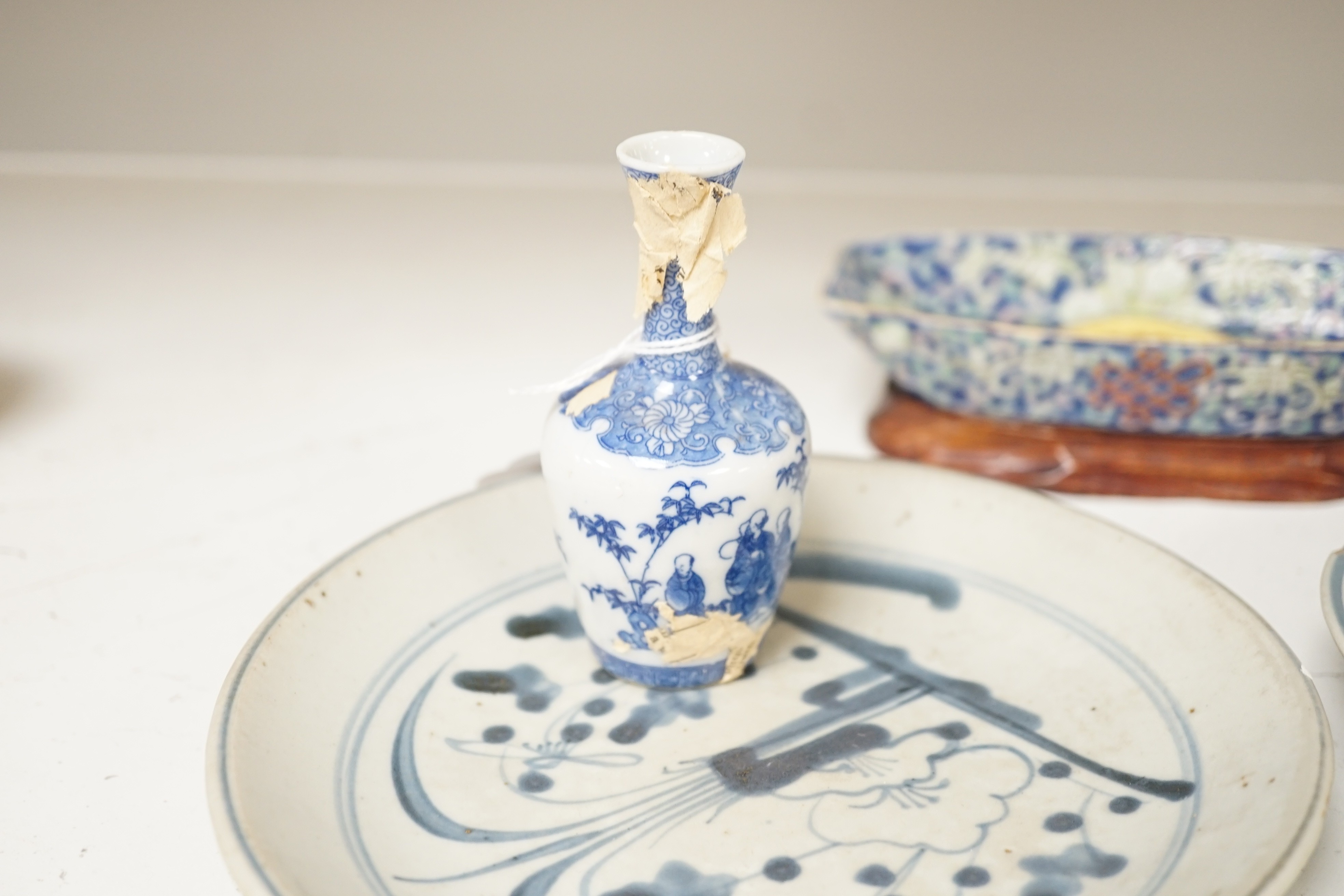 A Chinese enamelled porcelain cup stand, 15.2 cm, two Chinese blue and white plates and a small Japanese bottle vase